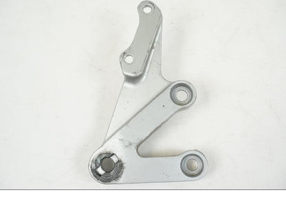 Framsidan på Fotpinnefäste från en Suzuki GSX-R 750 -2001 motorcykel.