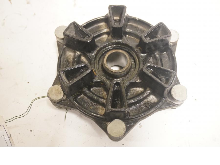 Baksidan på Drevfäste från en Honda CBR 600 RR -2003 motorcykel.