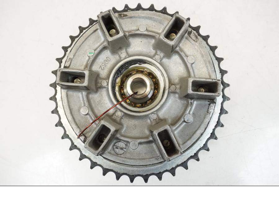 Vänster sida på Drevfäste från en Kawasaki NINJA 400 -2020 motorcykel.