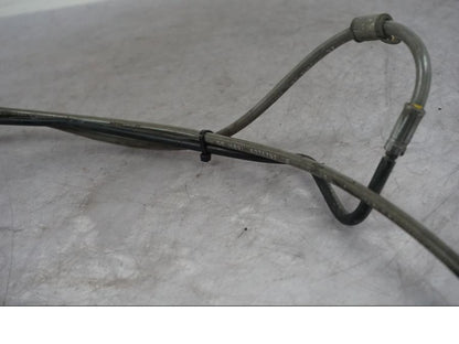 Snett nerifrån på Bromsledning från en Triumph Tiger Explorer -2016 motorcykel.