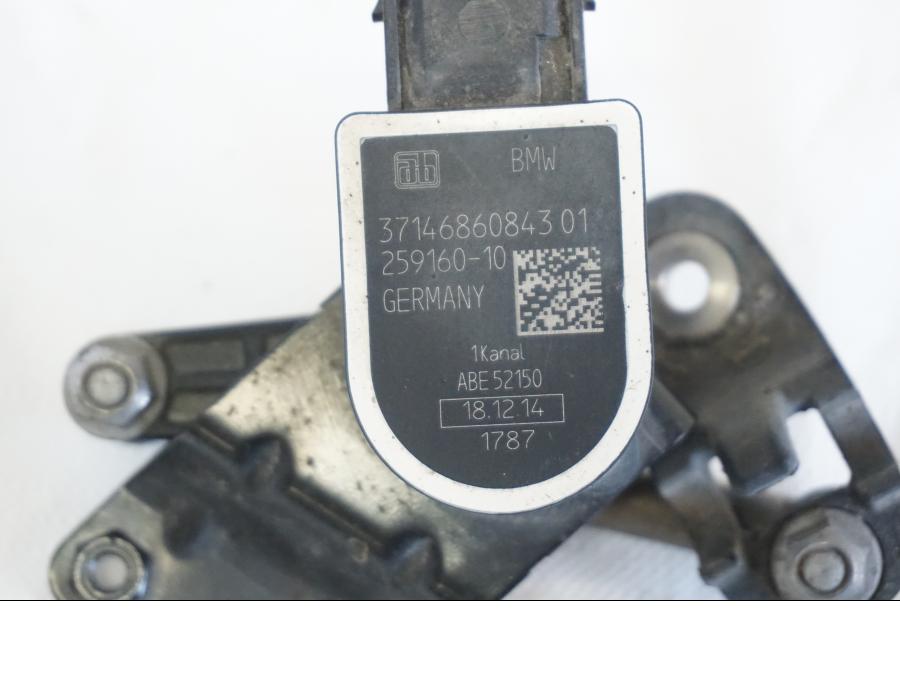 Vänster sida på Nivåsensor från en BMW K 1600 -2015 motorcykel.