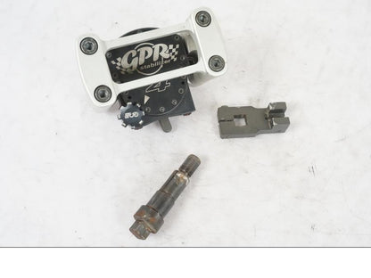 Framsidan på Styrdämpare från en BMW R 1200 GSA -2012 motorcykel.