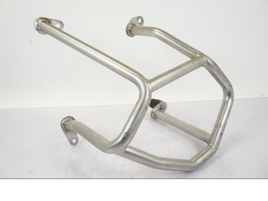 Framsidan på Motorskyddsbåge från en BMW R 1250 GS -2019 motorcykel.