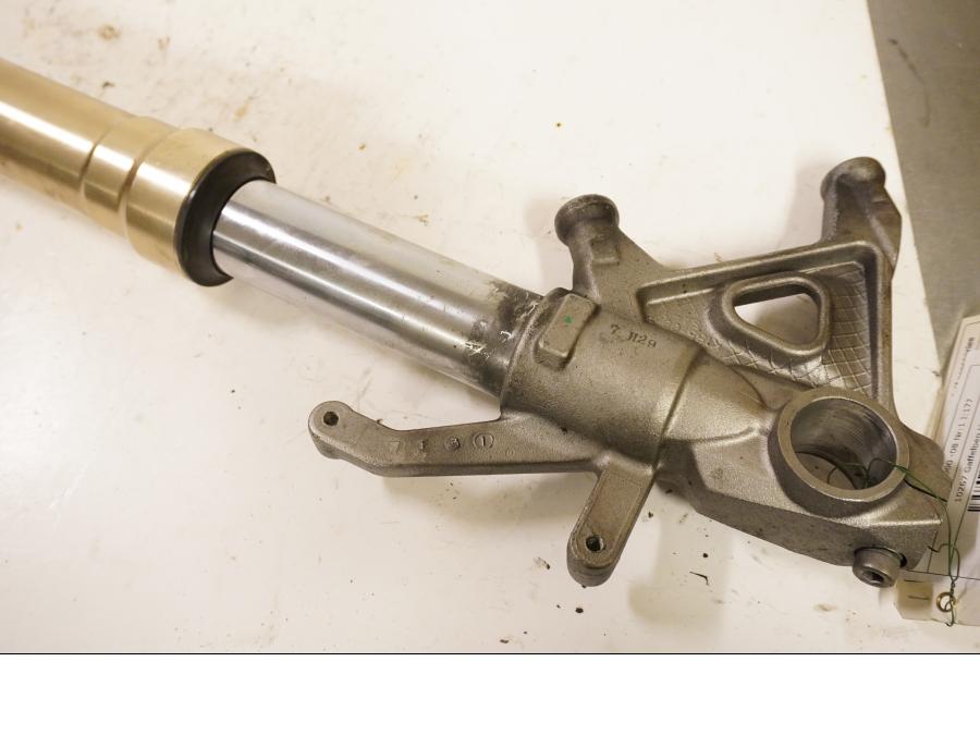 Vänster sida på Gaffelben från en Kawasaki Z 1000 -2008 motorcykel.