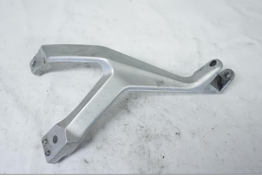 Framsidan på Fotpinnefäste från en Ducati 899 Panigale -2015 motorcykel.