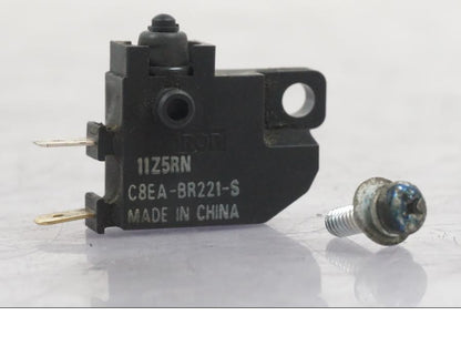 Framsidan på Bromsljuskontakt från en Yamaha MT-09 -2016 motorcykel.