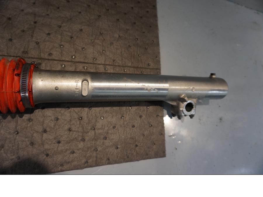 Höger sida på Gaffelben från en Honda XR 600 R -1990 motorcykel.