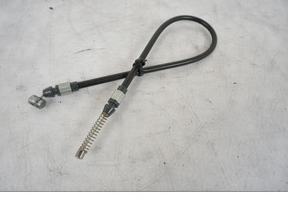 Snett nerifrån på Sadellåsmekanism från en Triumph Bonneville T120 -2021 motorcykel.