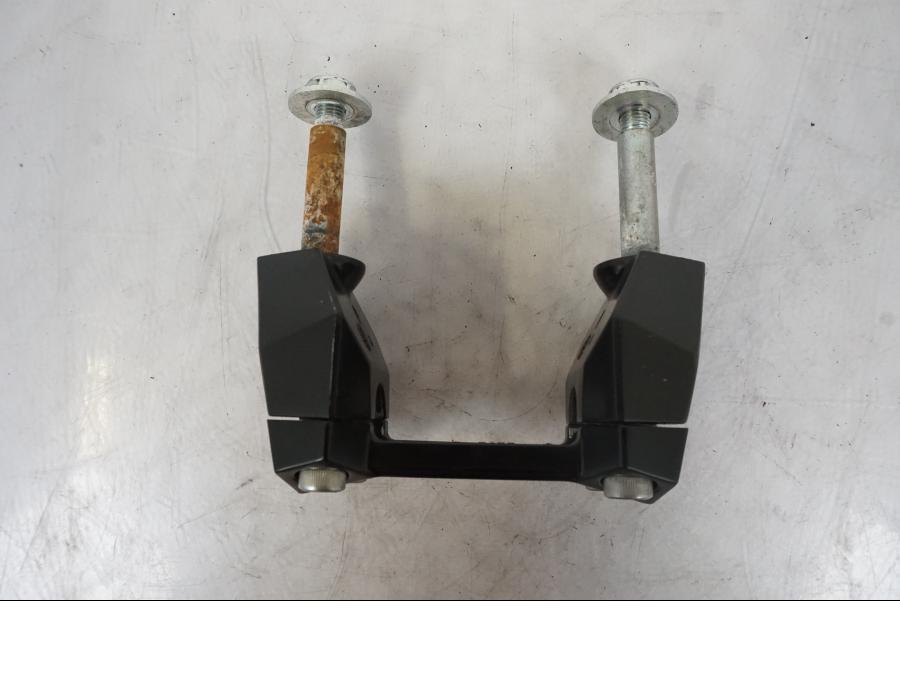 Höger sida på Styrfäste från en Kawasaki Z 800 -2014 motorcykel.