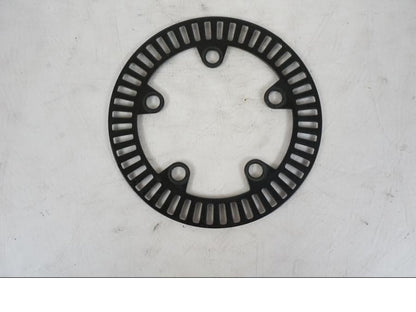 Baksidan på ABS krans från en KTM 1290 Super Duke -2019 motorcykel.