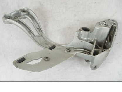 Extrabild2 på Fotpinnefäste från en Triumph Tiger Explorer -2013 motorcykel.