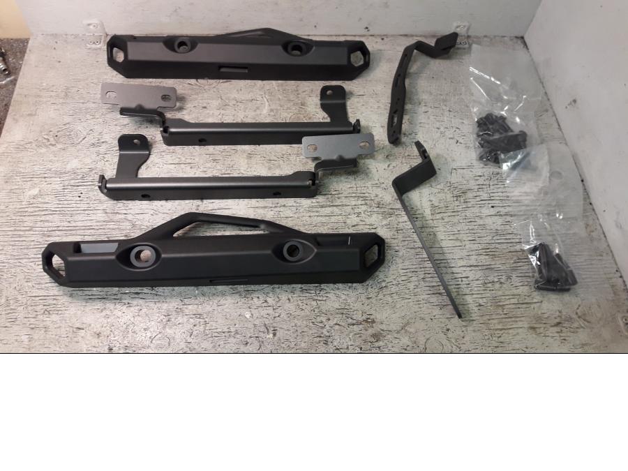 Framsidan på Sidoväskhållare från en Yamaha MT-07 Tracer -2019 motorcykel.