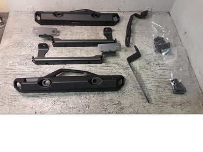 Framsidan på Sidoväskhållare från en Yamaha MT-07 Tracer -2019 motorcykel.