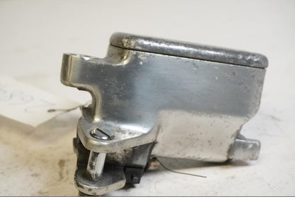 Baksidan på Bromshuvudcylinder från en Honda VT 1100 C -1997 motorcykel.