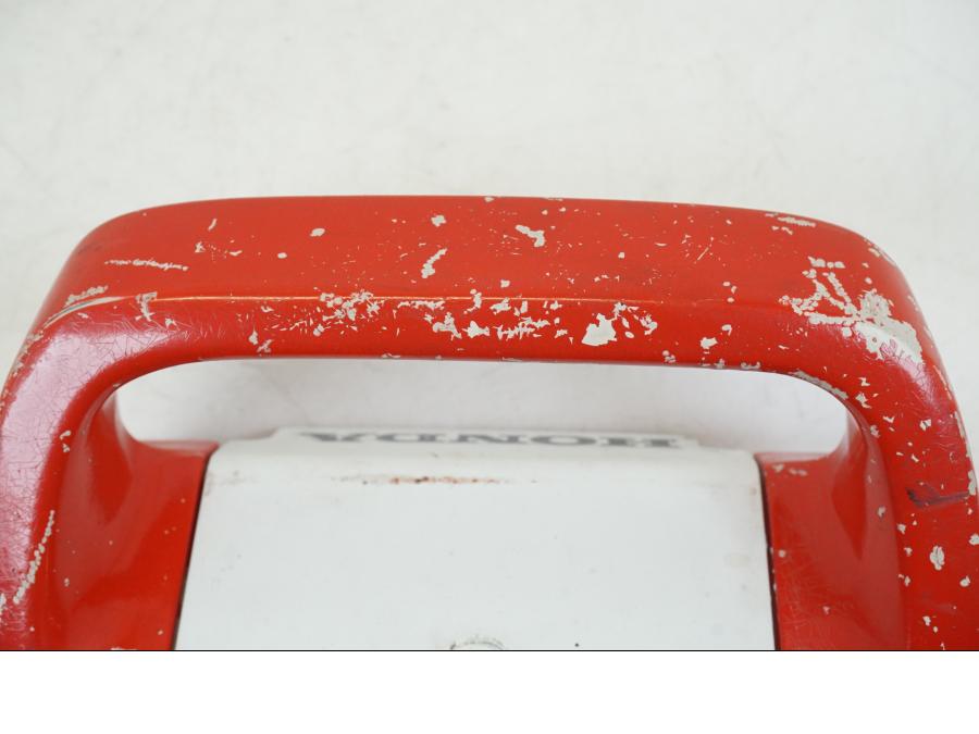 Baksidan på Passagerarhandtag från en Honda NSR 125 -1991 motorcykel.