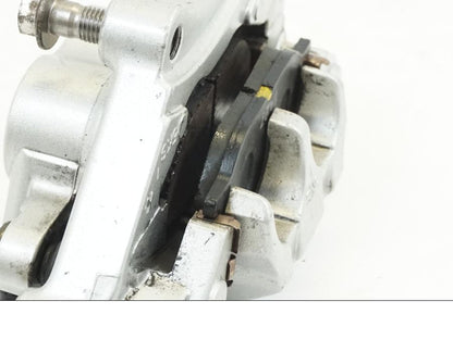 Snett nerifrån på Bromsok från en Yamaha XVS 1100 -2001 motorcykel.