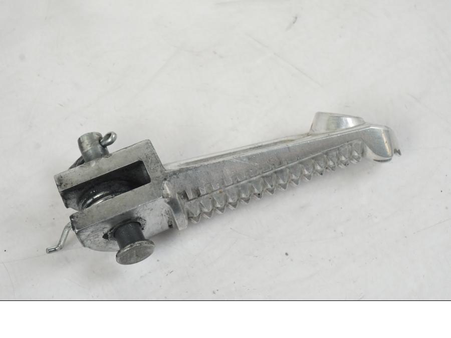 Vänster sida på Fotpinne från en Yamaha MT-09 -2019 motorcykel.