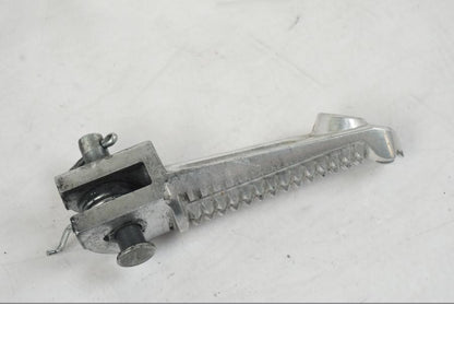 Vänster sida på Fotpinne från en Yamaha MT-09 -2019 motorcykel.