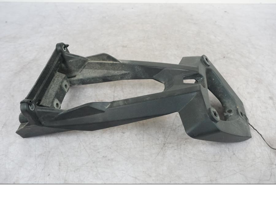 Framsidan på Skylthållare från en BMW F 800 R -2018 motorcykel.