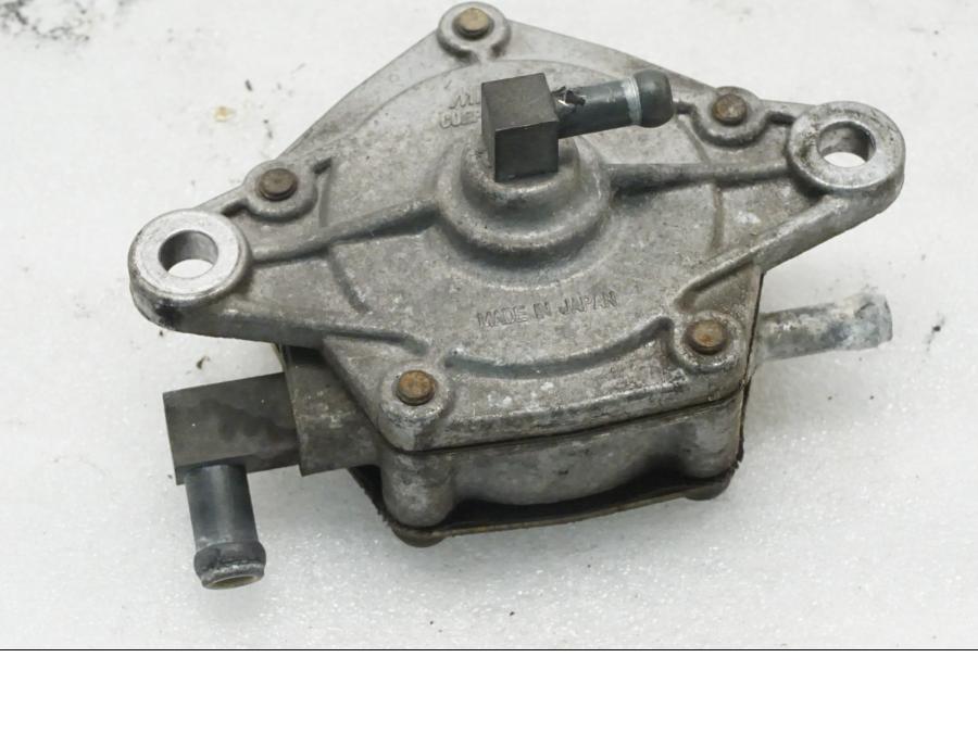 Framsidan på Bensinpump förgasare från en Ducati Monster 600 -2001 motorcykel.