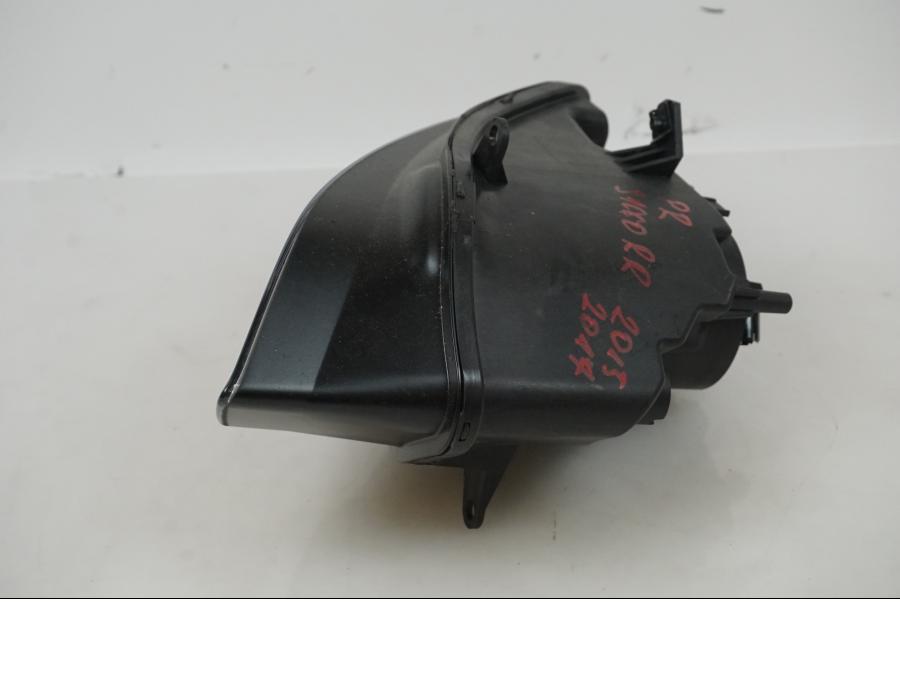 Höger sida på Strålkastare från en BMW S 1000 RR -2015 motorcykel.