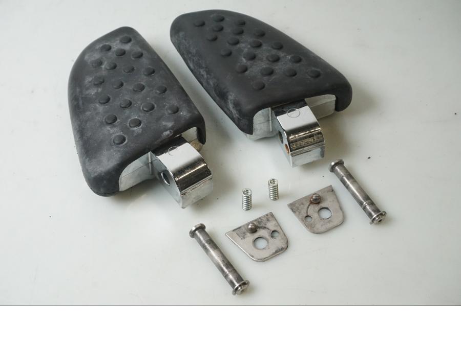 Framsidan på Fotpinne från en BMW K 1200 LT -2000 motorcykel.