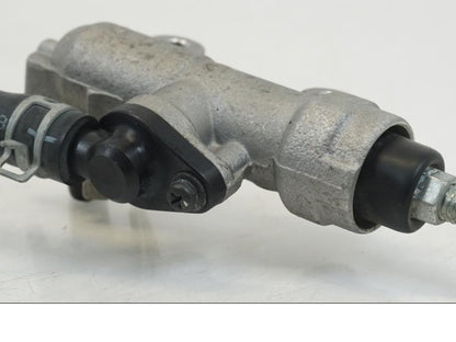 Höger sida på Bromshuvudcylinder från en Suzuki GSX 1300 R -2017 motorcykel.