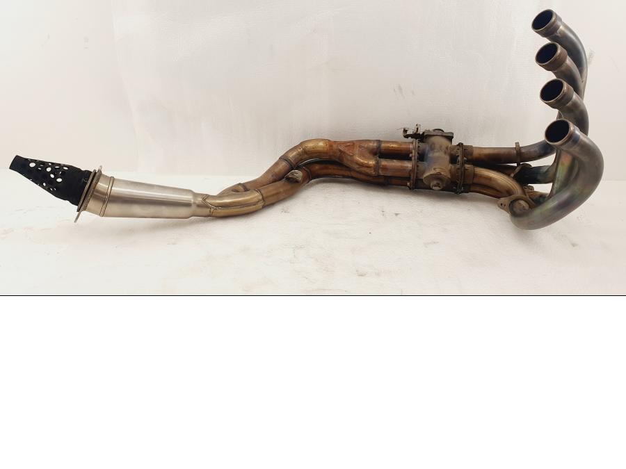 Vänster sida på Grenrör från en Honda CBR 900 RR -2003 motorcykel.