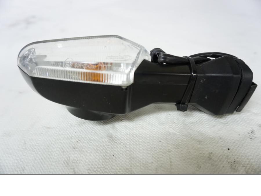 Baksidan på Blinkers från en Kawasaki Z 800 -2013 motorcykel.