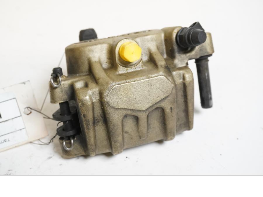 Baksidan på Bromsok från en Yamaha YZF-R 125 -2009 motorcykel.