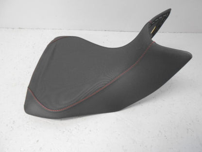 Framsidan på Sadel från en Ducati Multistrada 1200 -2016 motorcykel.