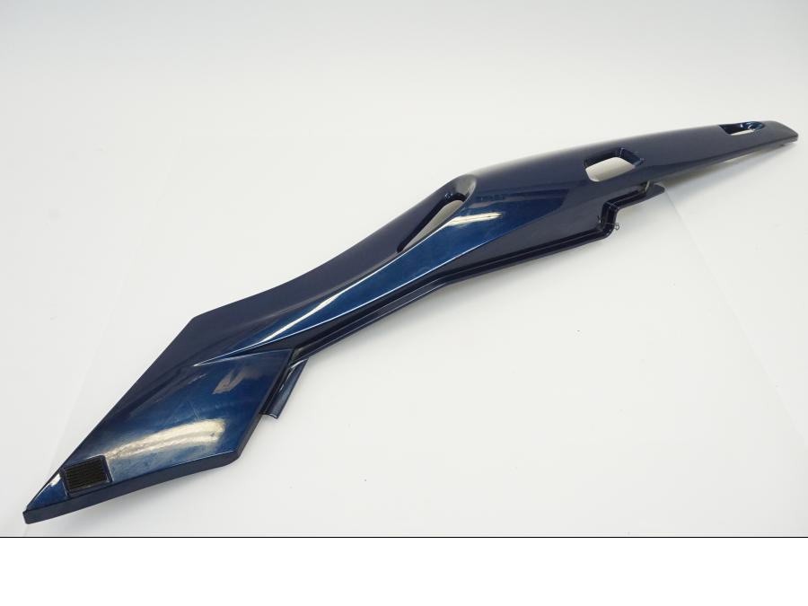 Höger sida på Bakvinge från en Triumph Sprint GT -2011 motorcykel.