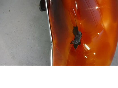 Snett uppifrån på Framskärm från en H-D Touring Road King Custom FLHRSI -2004 motorcykel.