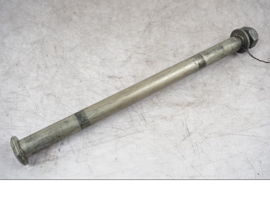 Snett uppifrån på Axel från en Triumph Tiger -2009 motorcykel.