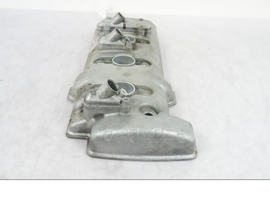 Vänster sida på Ventilkåpa från en BMW K 1200 S -2005 motorcykel.