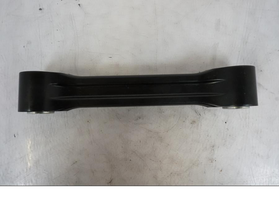 Baksidan på Länkarm från en KTM 1290 Super Duke R -2023 motorcykel.