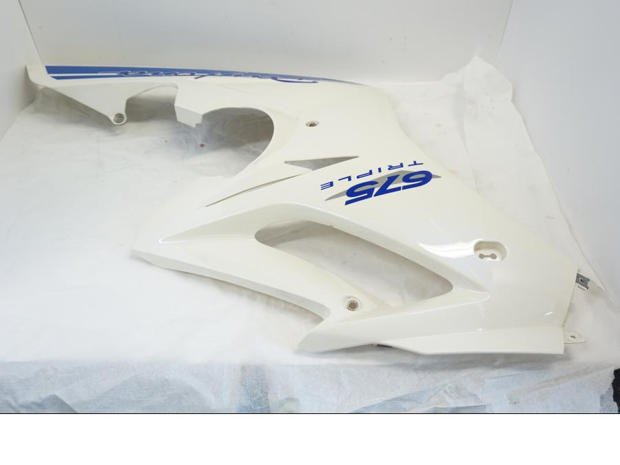 Höger sida på Sidkåpa från en Triumph Daytona 675 -2010 motorcykel.