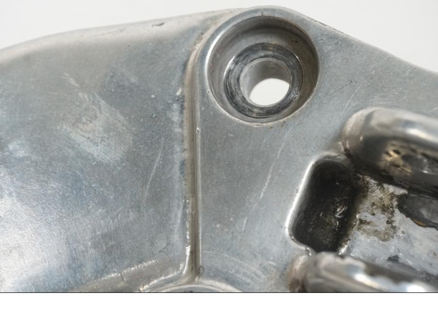 Höger sida på Fotpinnefäste från en Yamaha XJ 900 -1997 motorcykel.