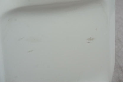 Snett nerifrån på Bensintank från en Ducati Desert X -2023 motorcykel.