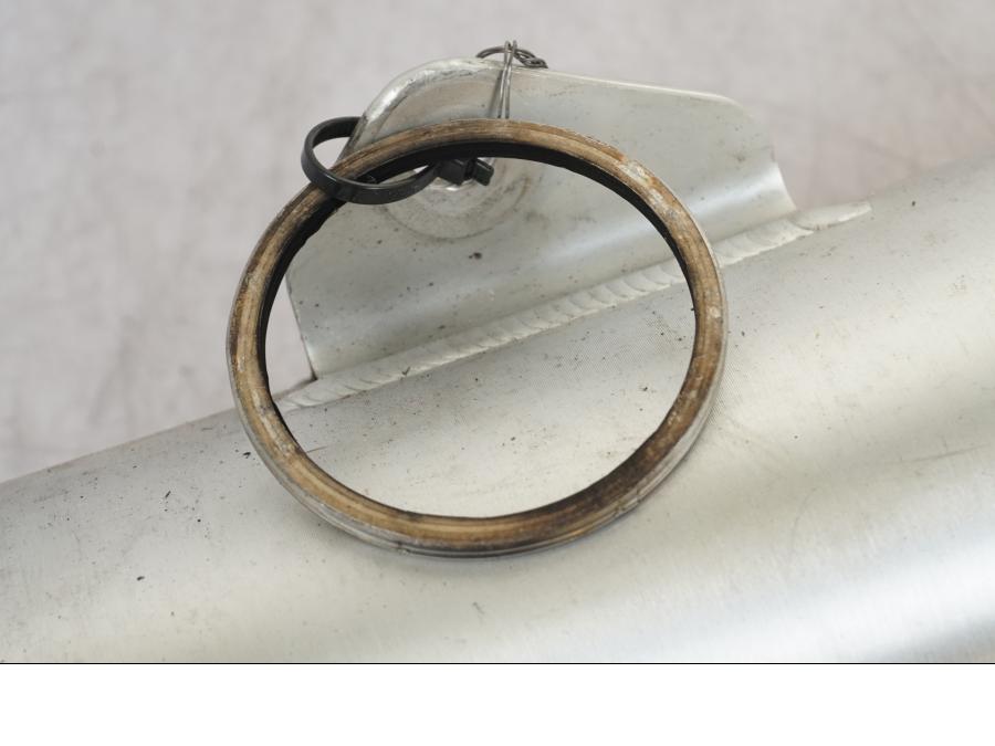 Baksidan på Ljuddämpare från en Suzuki GSX 1300 RX -1999 motorcykel.