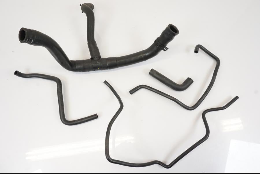 Framsidan på Vattenkyl Slang Set från en Triumph Trident -2021 motorcykel.