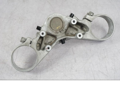 Snett nerifrån på Gaffelkrona från en BMW R 1200 GS -2005 motorcykel.