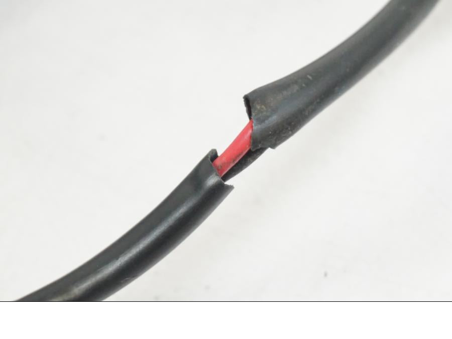 Baksidan på Instrumentpanelsfäste från en KTM 1290 Super Duke R -2022 motorcykel.