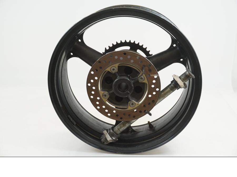 Vänster sida på Fälg från en Kawasaki ZX-9R -2000 motorcykel.