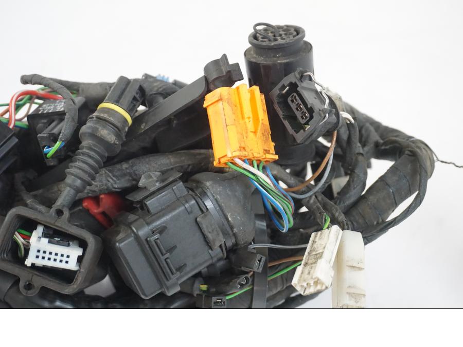 Snett nerifrån på Kabelstam från en BMW F 650 CS -2002 motorcykel.