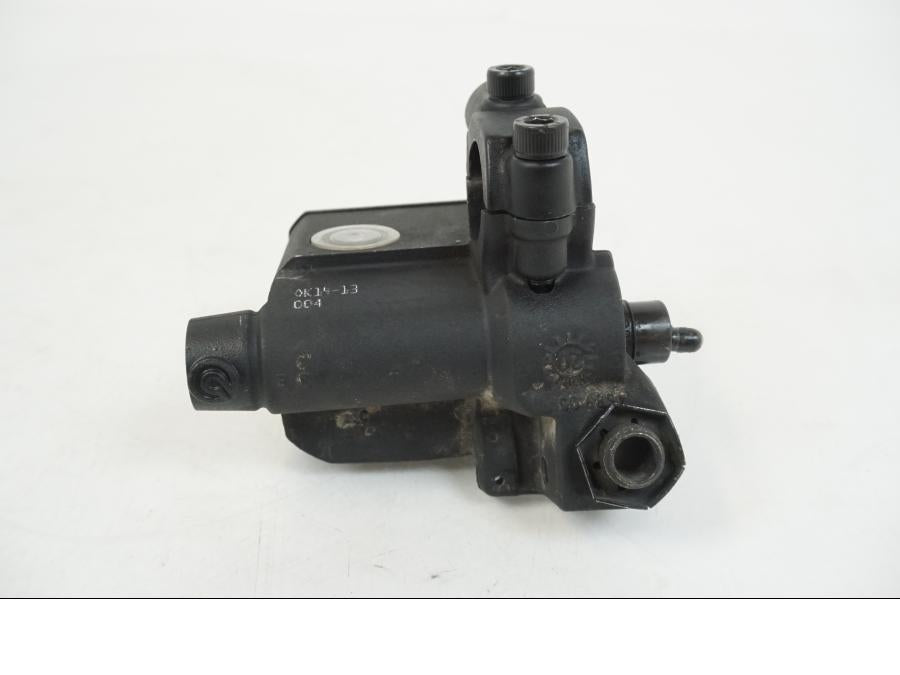 Snett nerifrån på Bromshuvudcylinder från en AJP PR7 -2021 motorcykel.