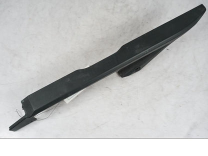 Baksidan på Kedjeskydd från en KTM 690 SM R -2009 motorcykel.