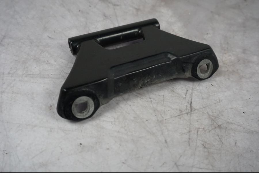 Höger sida på Vindrutefäste från en Triumph Tiger Explorer -2016 motorcykel.