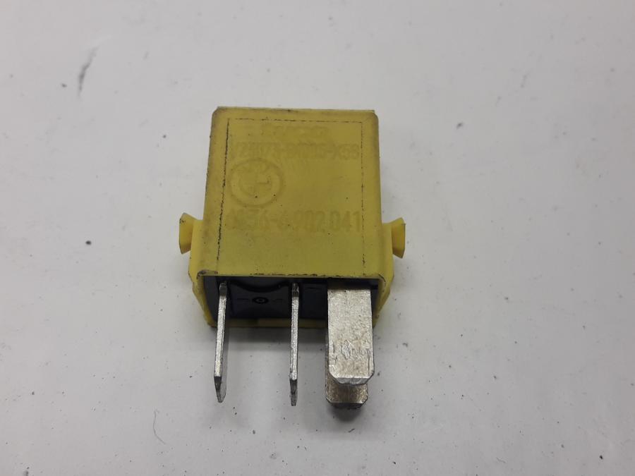 Framsidan på Relä från en BMW K 1200 LT -2006 motorcykel.