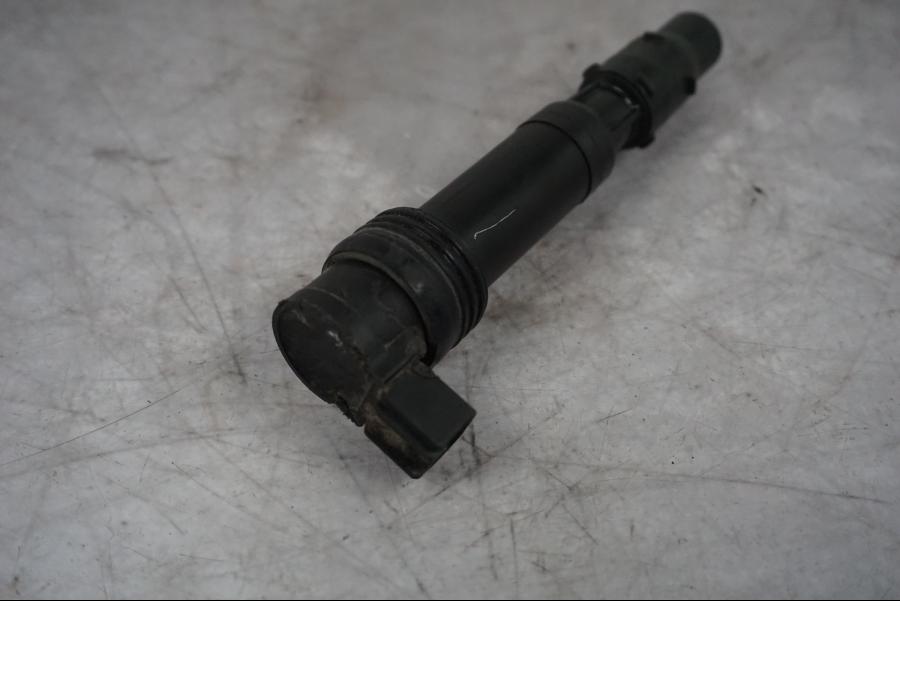 Baksidan på Tändspole från en Triumph Tiger Explorer -2016 motorcykel.